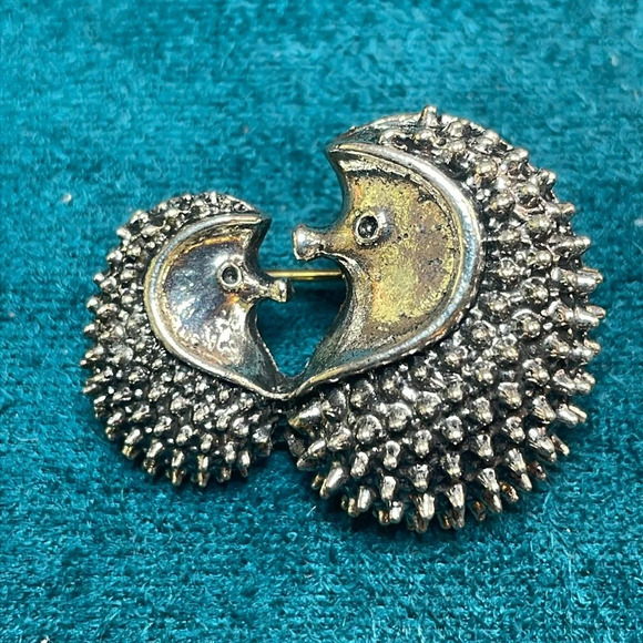 Cute Hedgehog Brooch- Mama and Baby - Picture 1 of 4